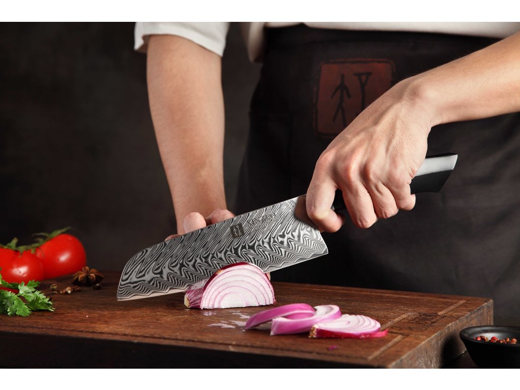 Santoku nůž XinZuo Feng B32 krájení