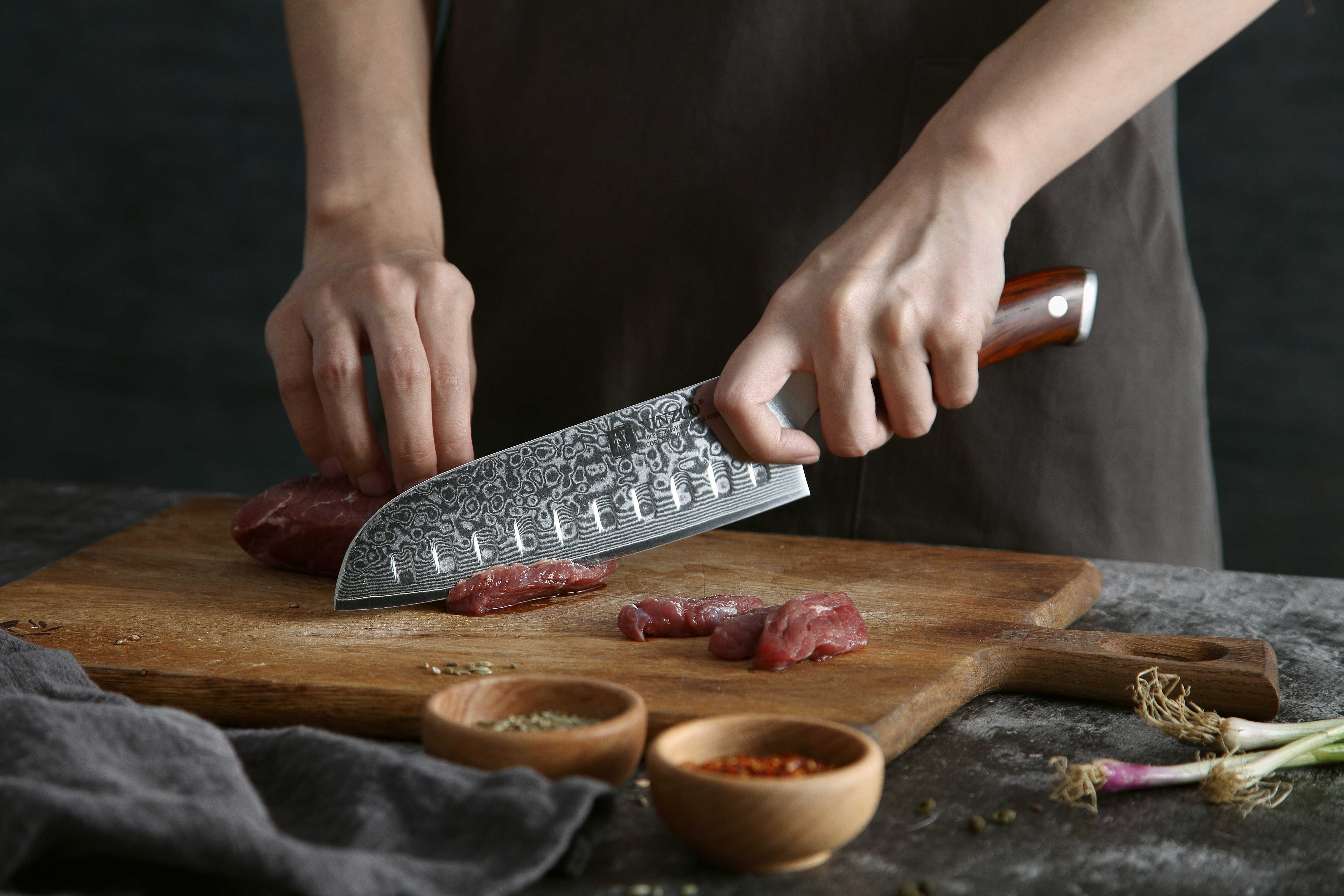 Krájení Santoku nožem