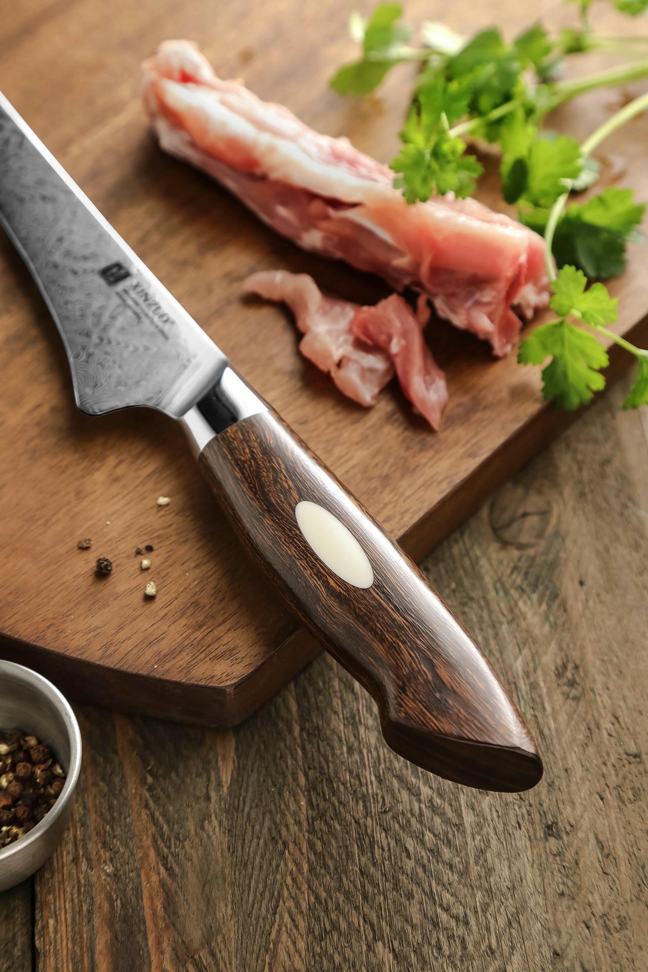 Rukojeť z Desert IronWood dřeva s leštěnou kostí