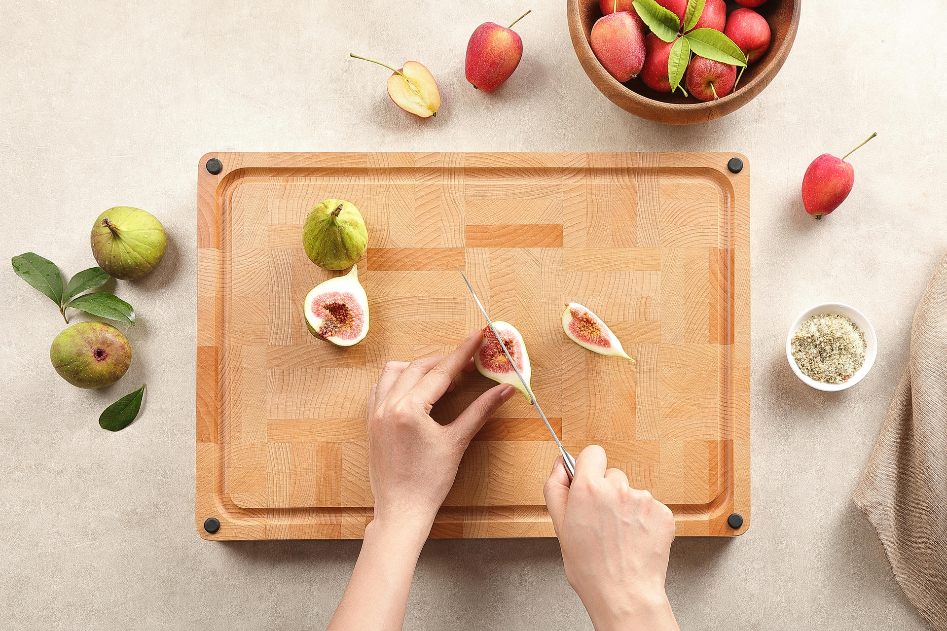 Prkénko z dubového dřeva - ukázka krájení