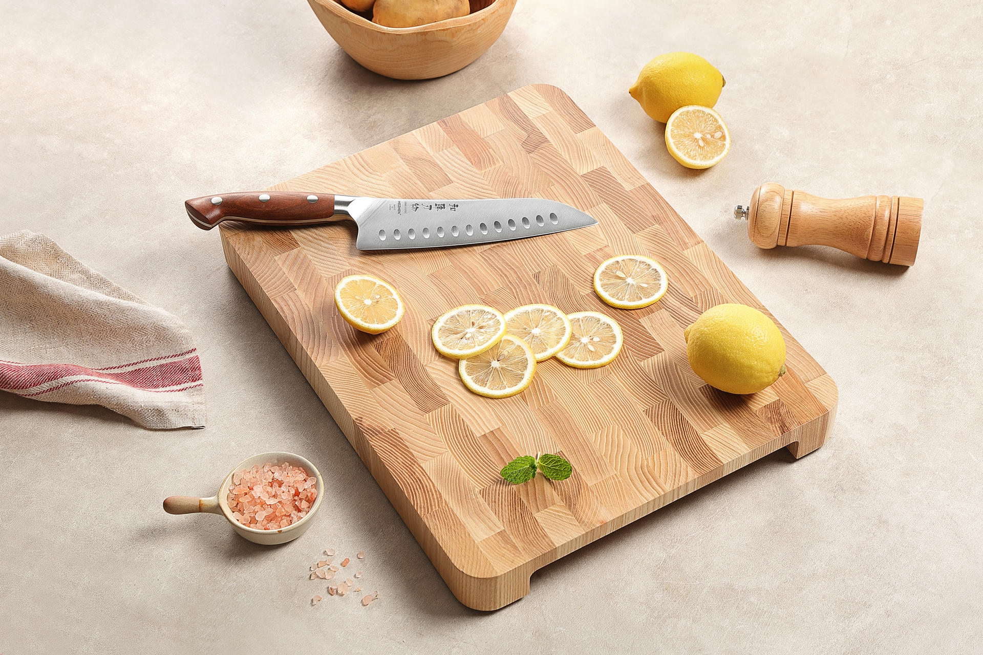 Ukázka vzhledu jasanového prkénka