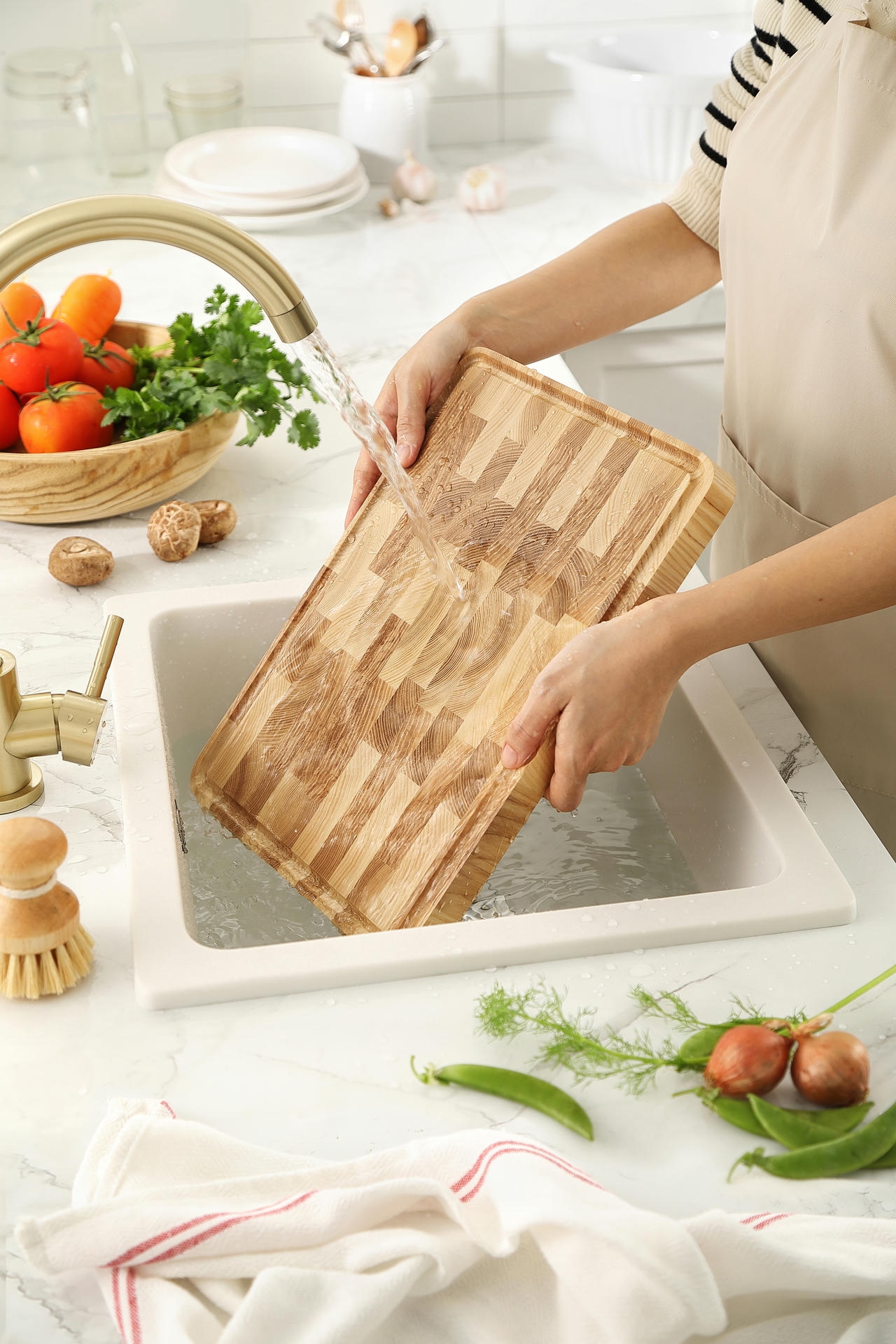 Ukázka mytí jasanového prkénka