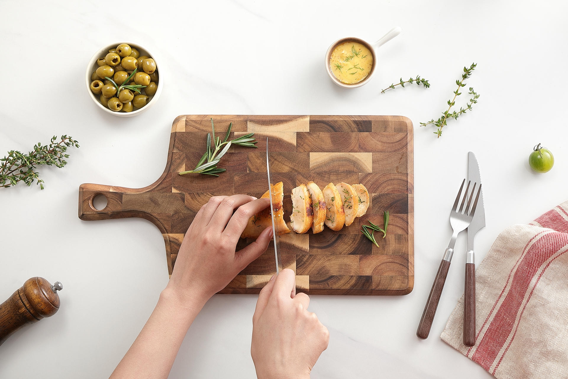 Ukázka krájení na prkénku