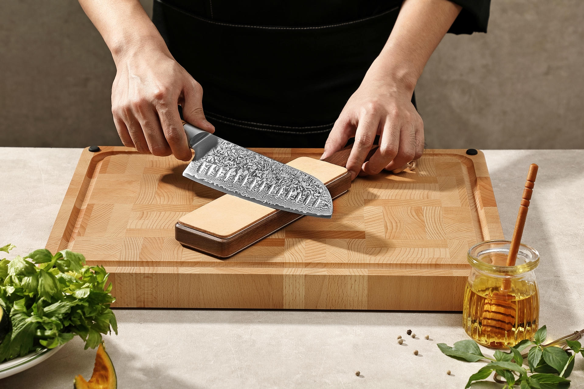 z vegetabilně činěné hovězí kůže