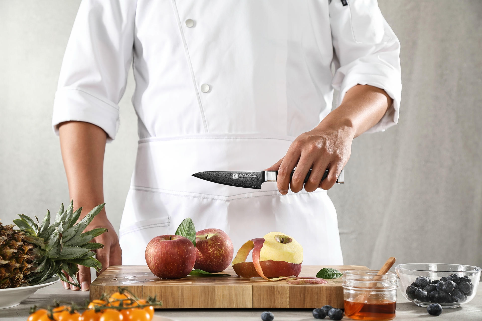 Ukázka čepele s titanovým povlakem nože z řady Ji X08E