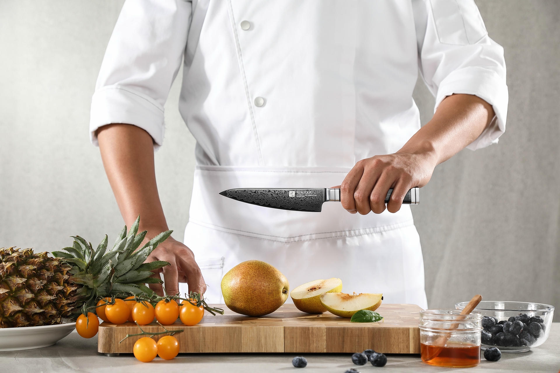 Ukázka čepele s titanovým povlakem nože z řady Ji X08E