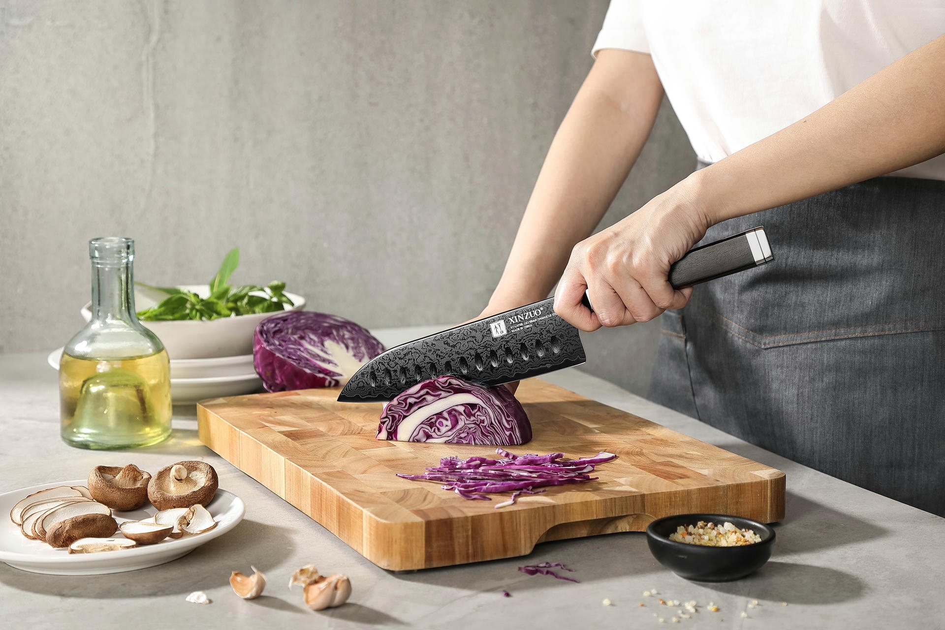 Krájení s santoku nožem XinZuo Ji X08E