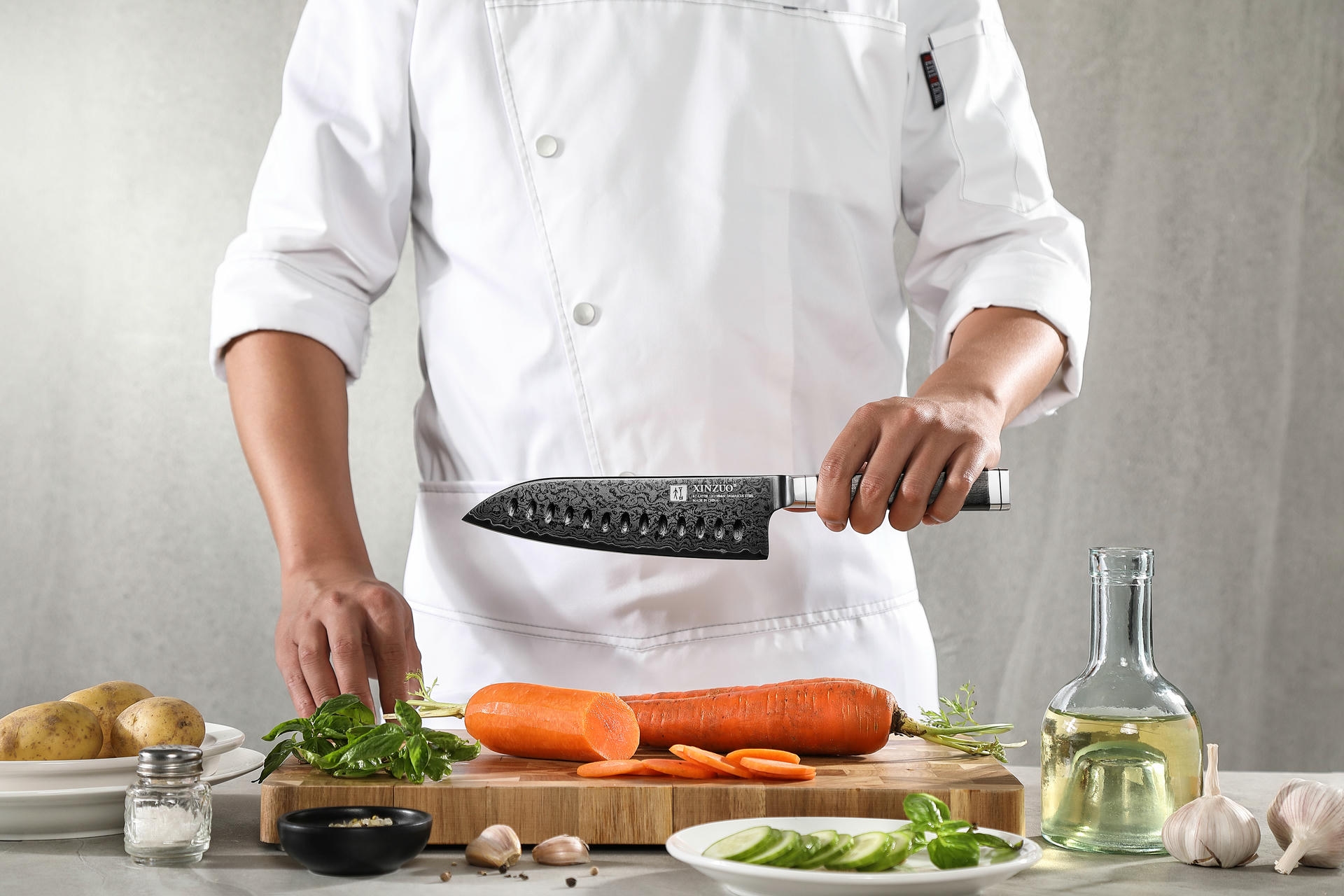 Ukázka čepele s titanovým povlakem nože z řady Ji X08E