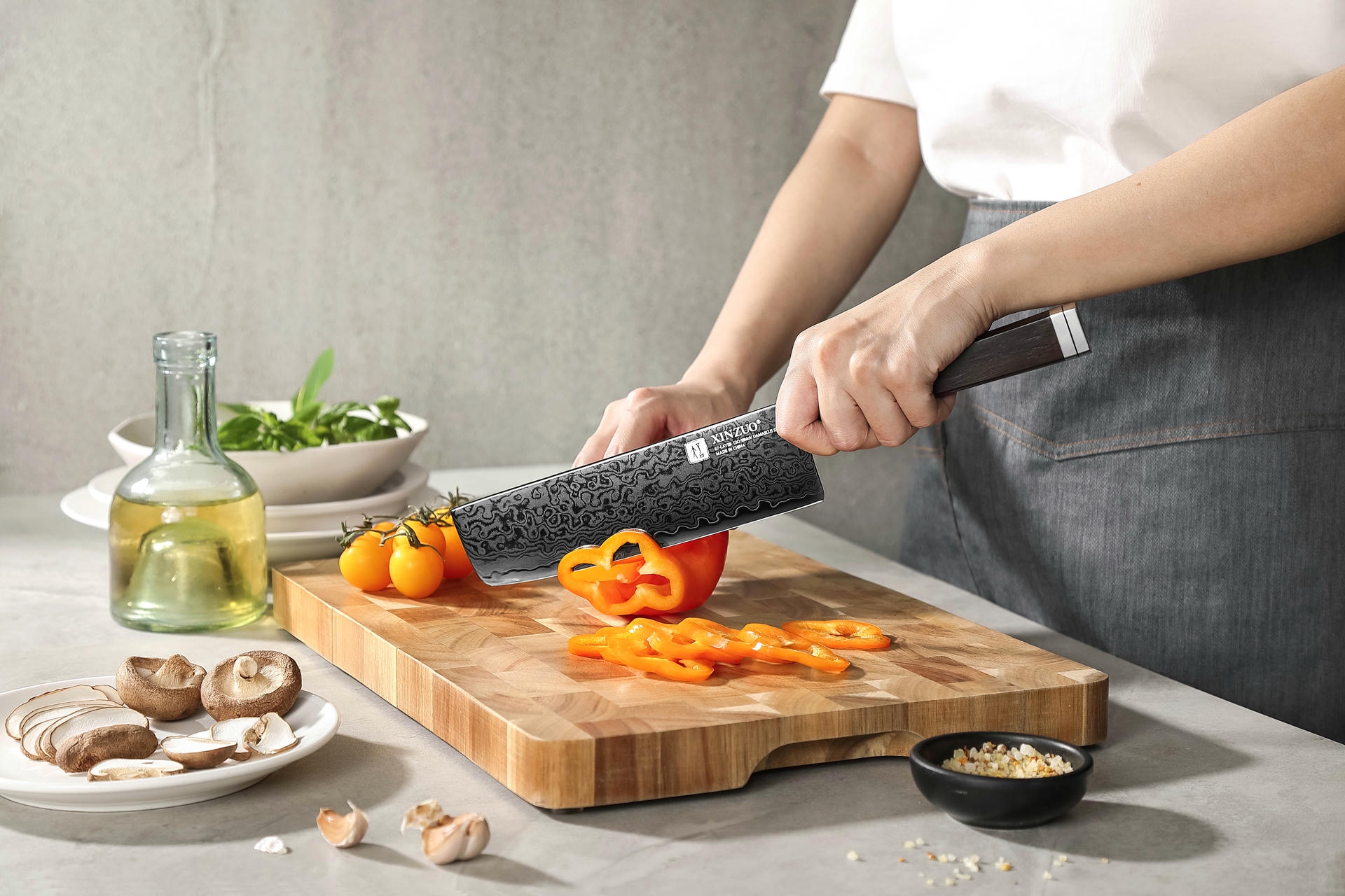 Krájení s nakiri nožem XinZuo Ji X08E