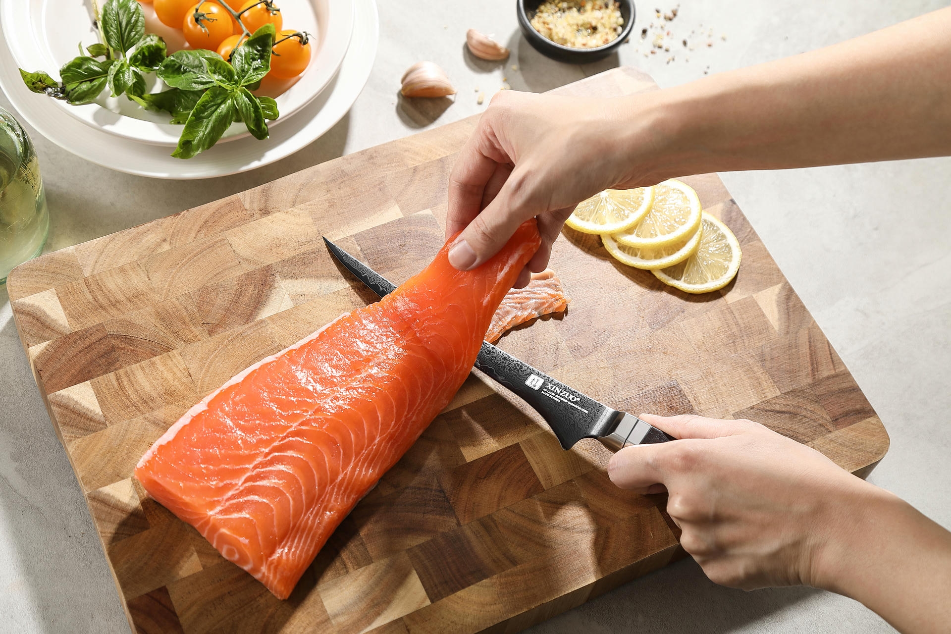 Krájení s filetovacím nožem XinZuo Ji X08E