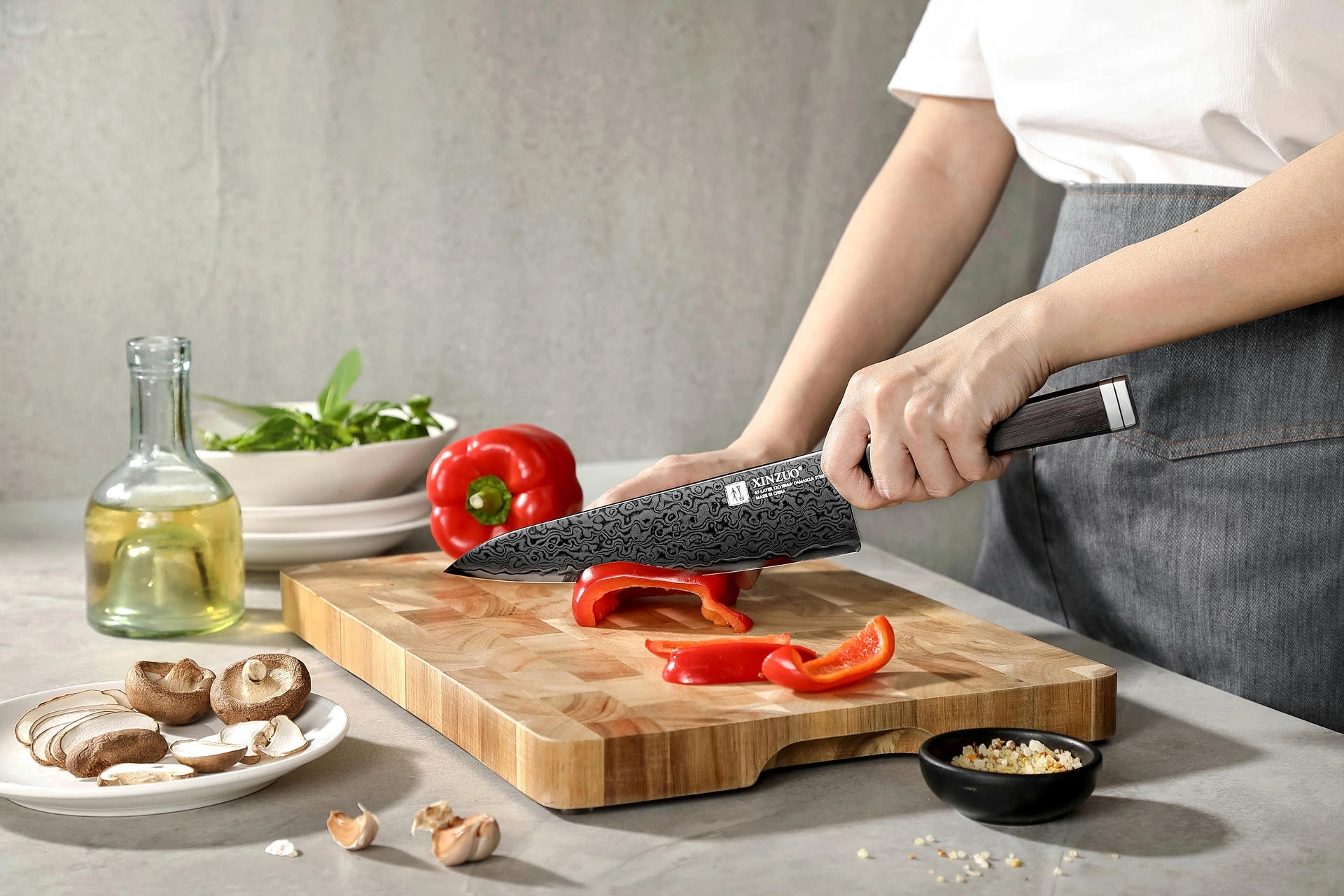 Krájení s šéfkuchařským nožem XinZuo Ji X08E