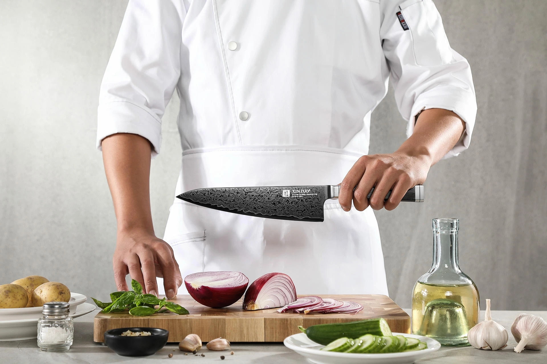 Ukázka čepele s titanovým povlakem nože z řady Ji X08E