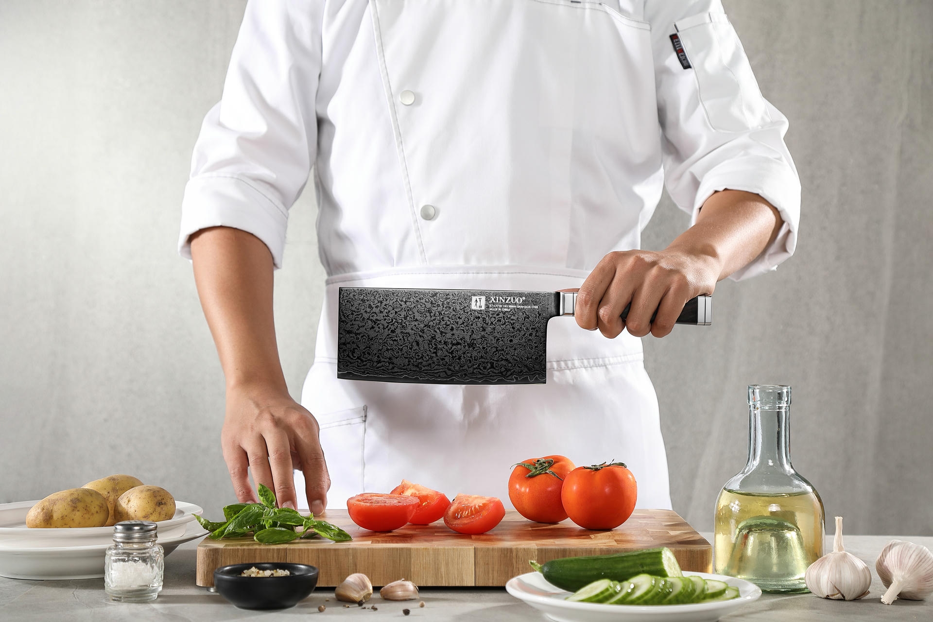 Ukázka čepele s titanovým povlakem nože z řady Ji X08E