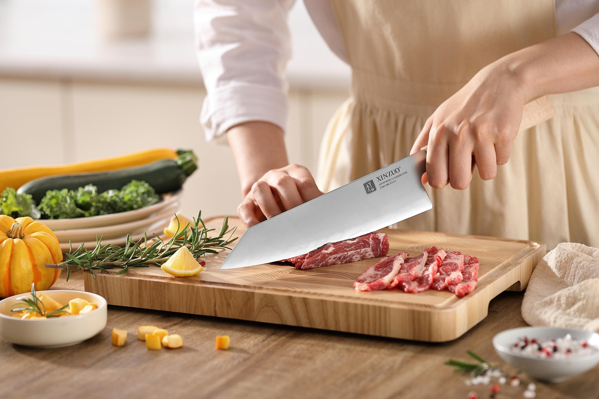 Krájení s šéfkuchařským nožem Bunka XinZuo PM8M