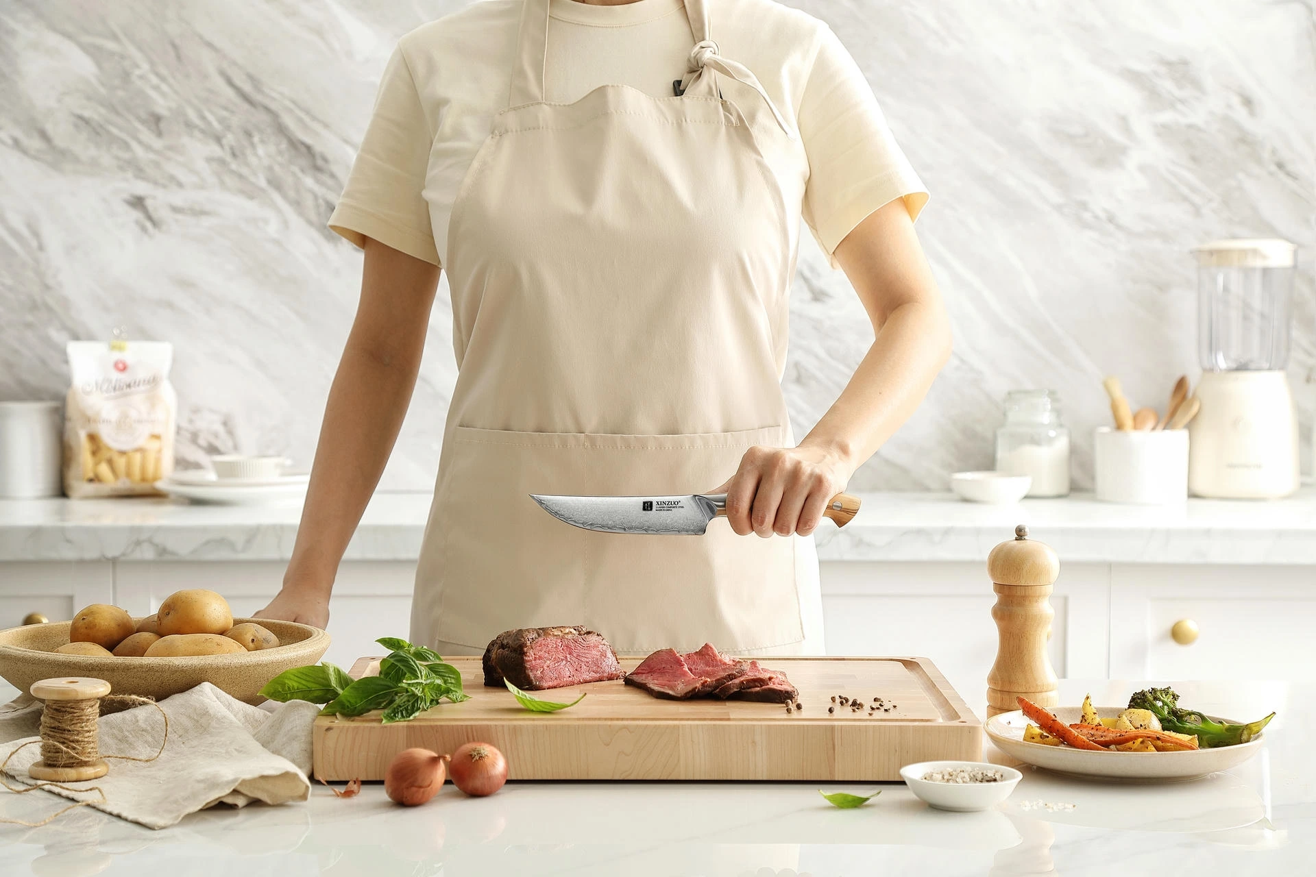 Ukázka steakového nože Pin X02O v ruce