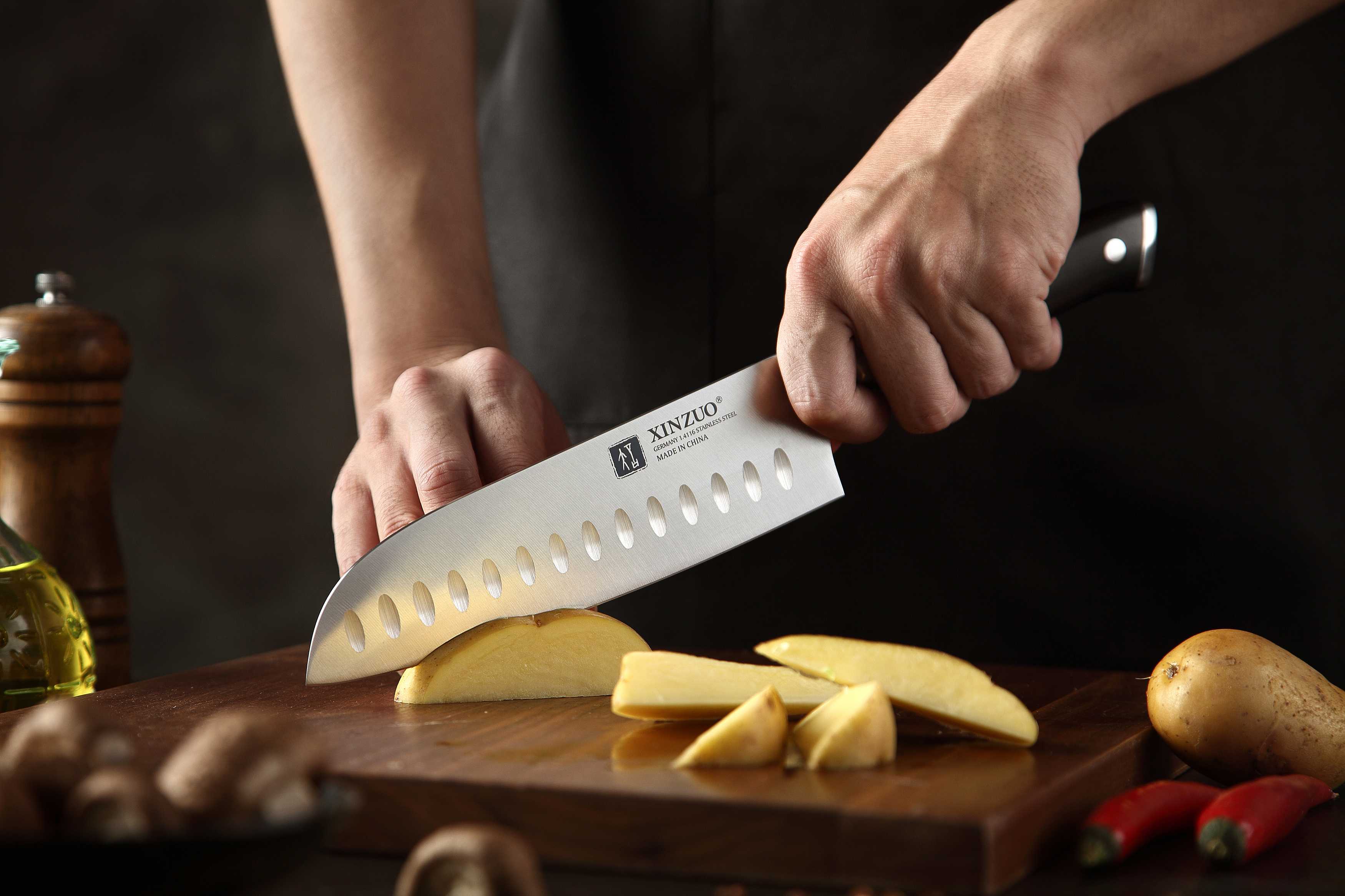 Santoku nůž XinZuo Yu B13S krájení