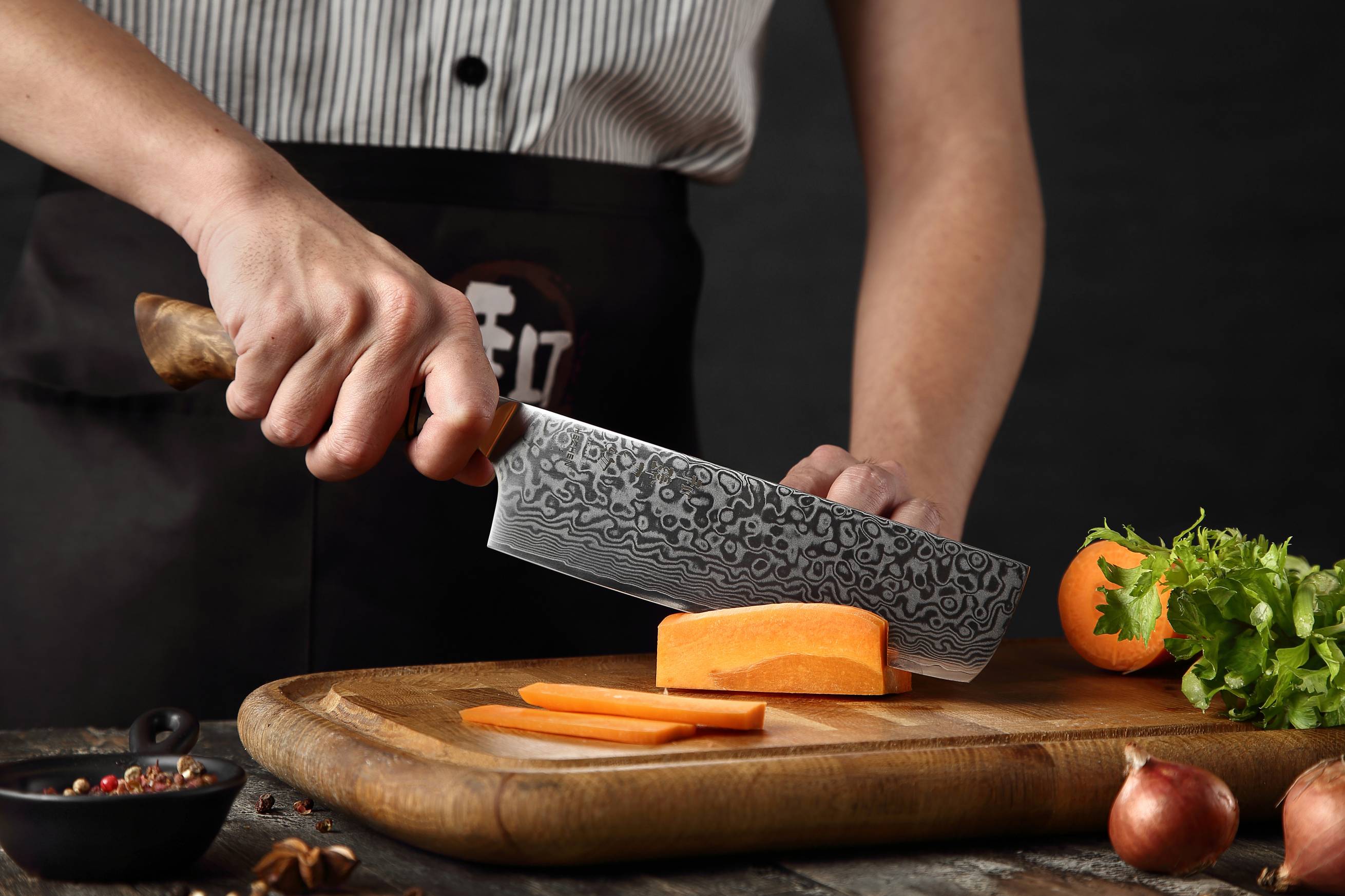 Nakiri nůž HEZHEN Master B30 krájení