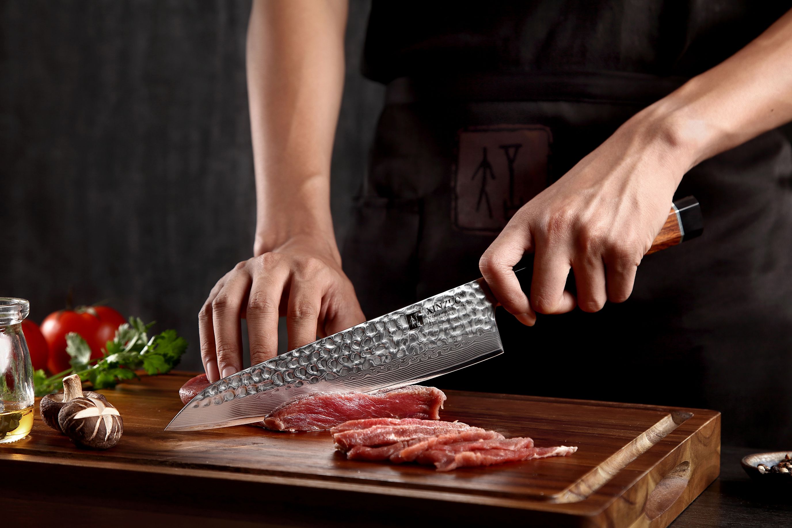 Krájení šéfkuchařským nožem XinZuo PM8