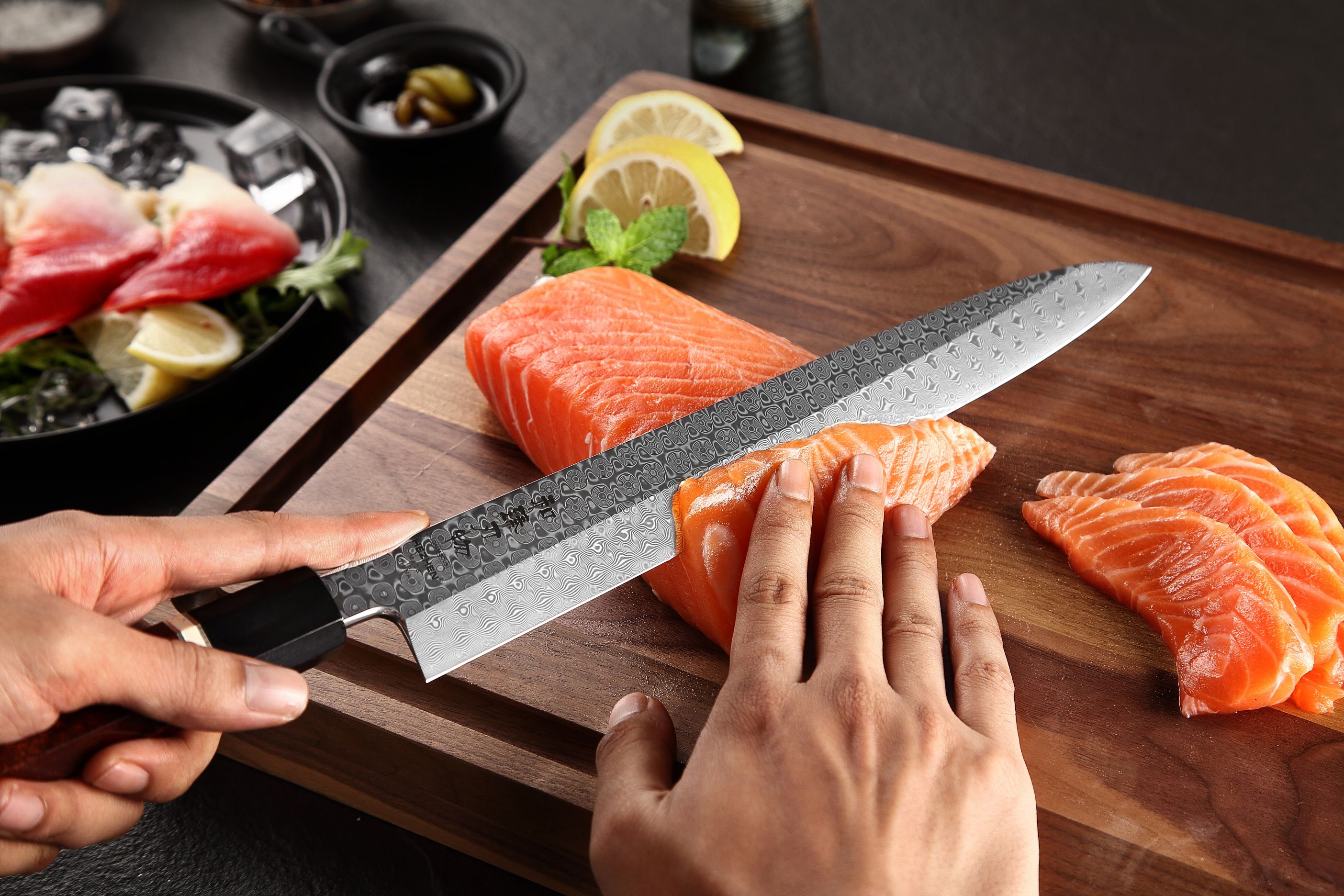 Krájení lososa nožem sashimi HEZHEN F3