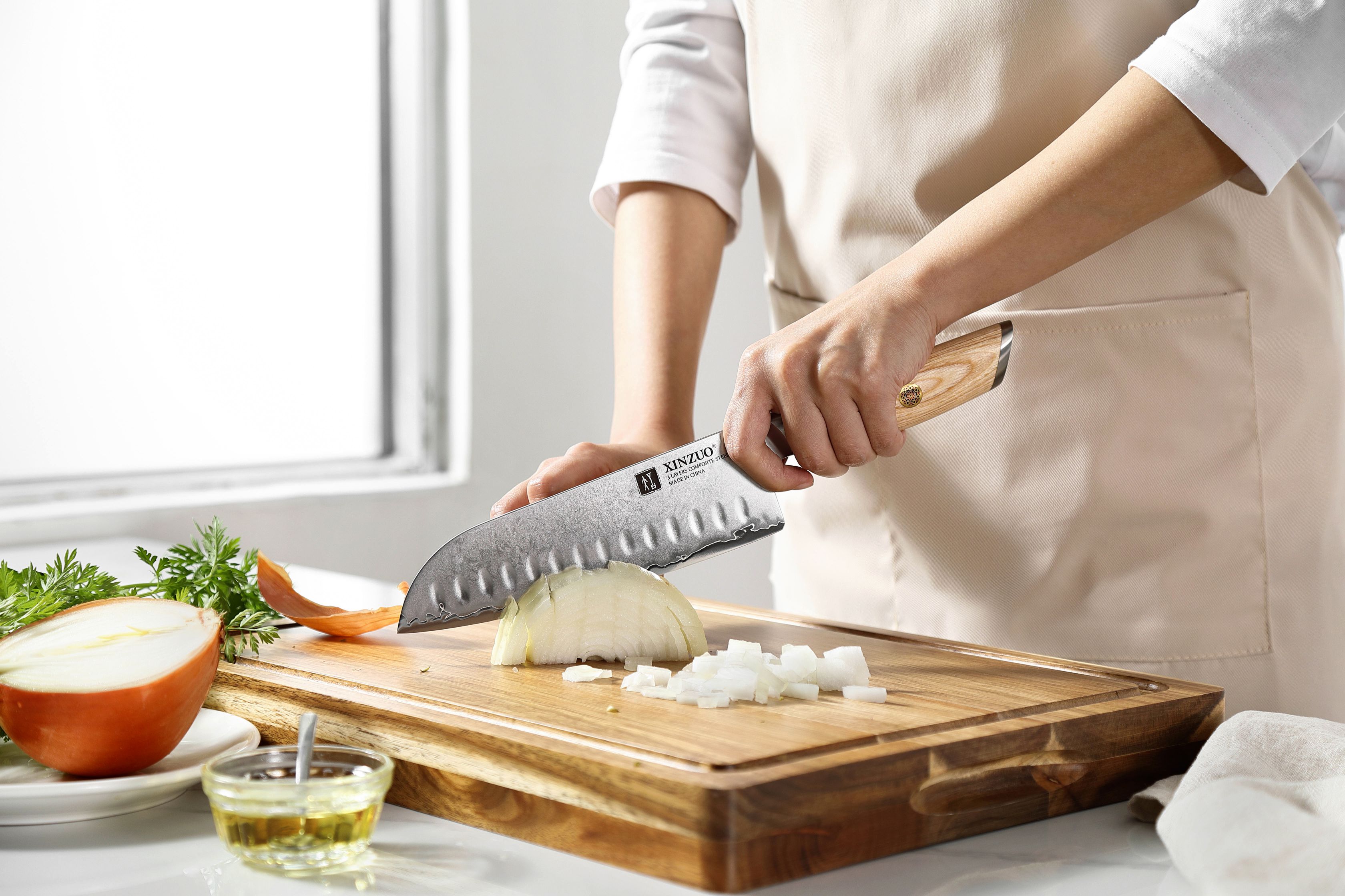 Krájení santoku nožem XinZuo Lan B37S 7