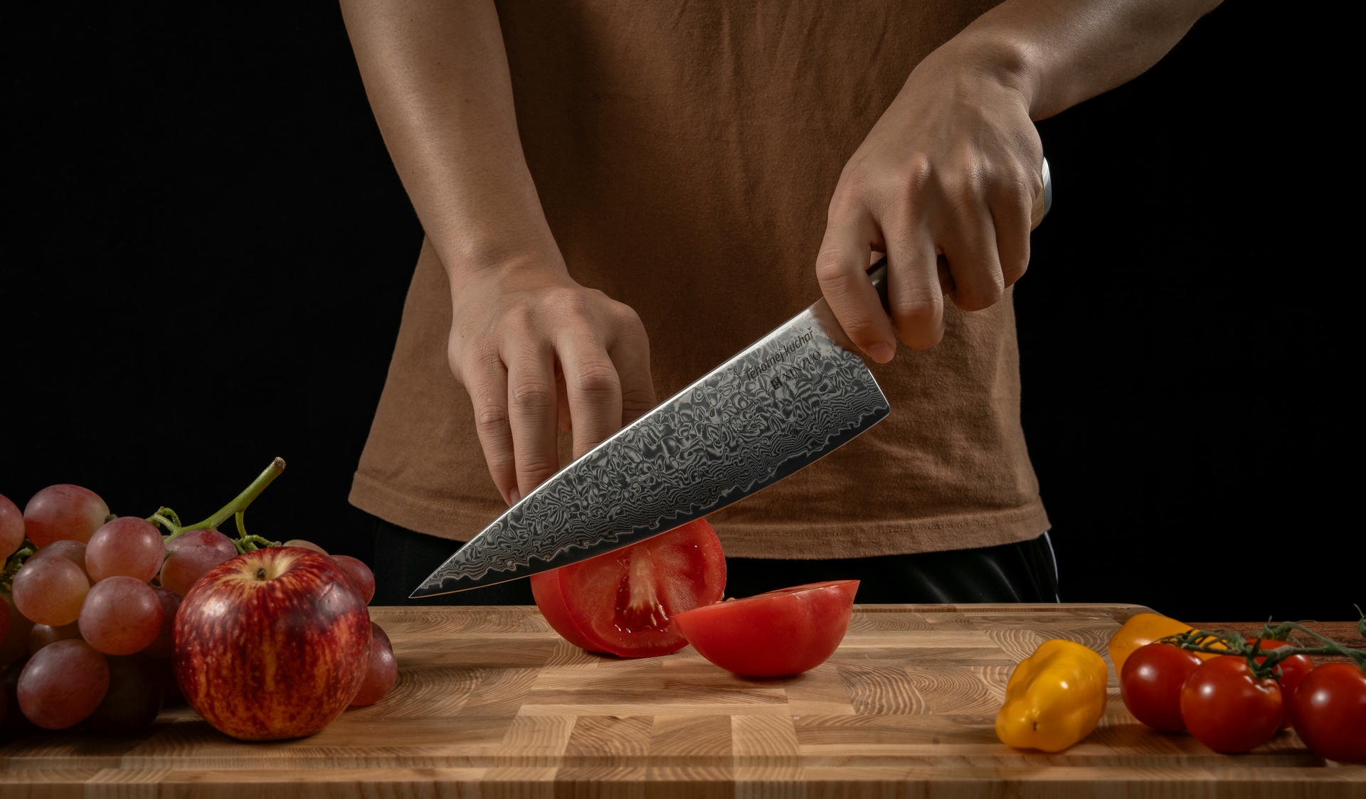 Krájení šéfkuchařským nožem XinZuo Lan B37 8.3 Těhotnej kuchař