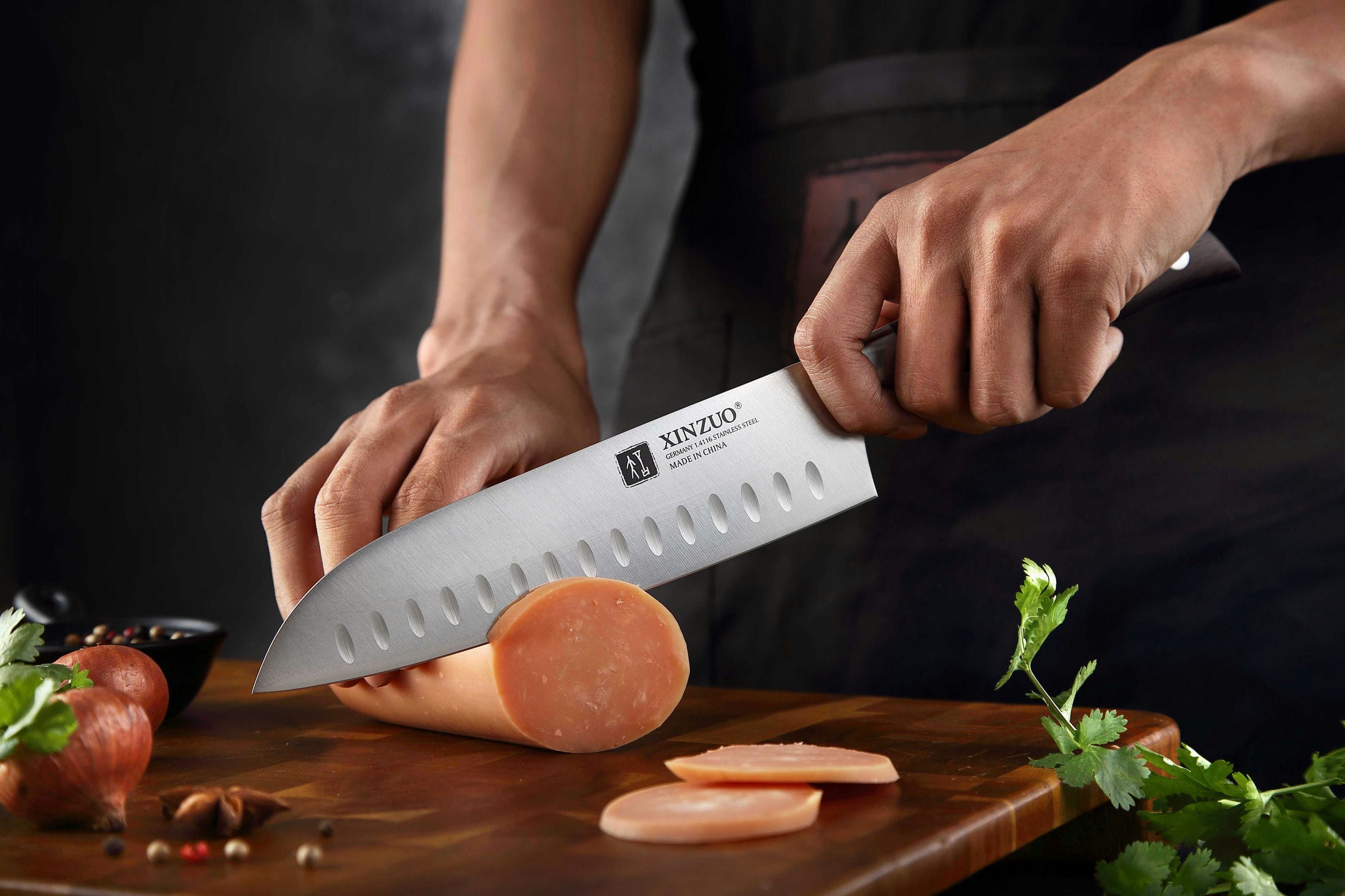 Santoku nůž XinZuo B35 Zhi - krájení nožem